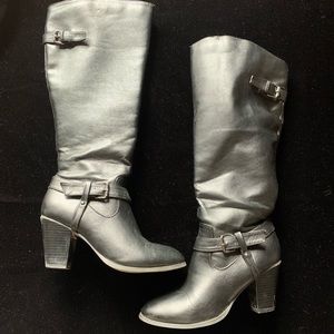 Women’s black heeled boot